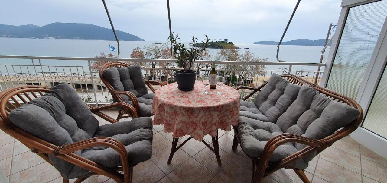 Θέα Μπροστά Στη Θάλασσα Apartment Nea Peramos  Ngoại thất bức ảnh